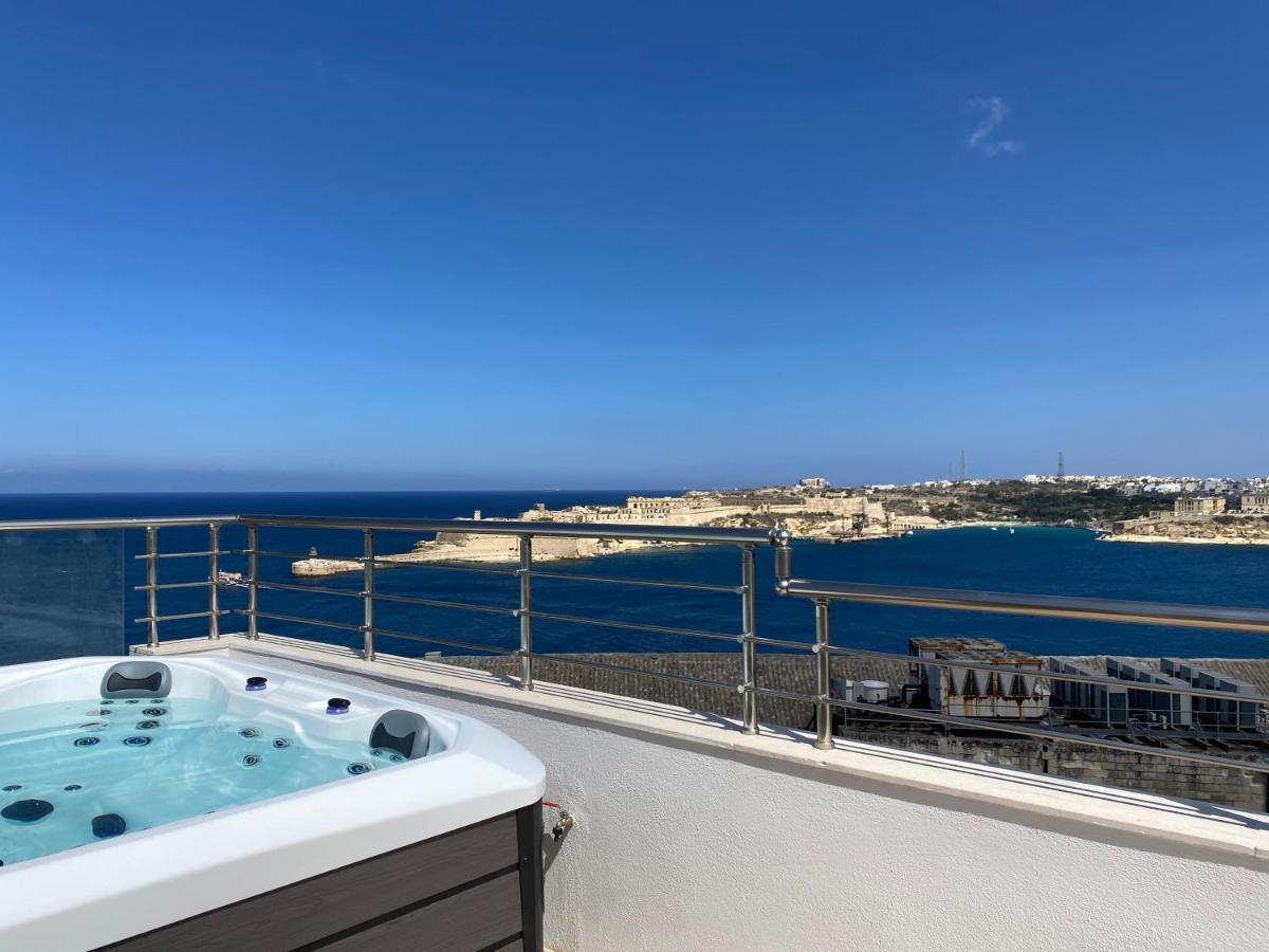 Valletta Luxury 4-Bedroom Duplex With Stunning Sea Views Private Terrace And Jacuzzi Valeta Exterior foto