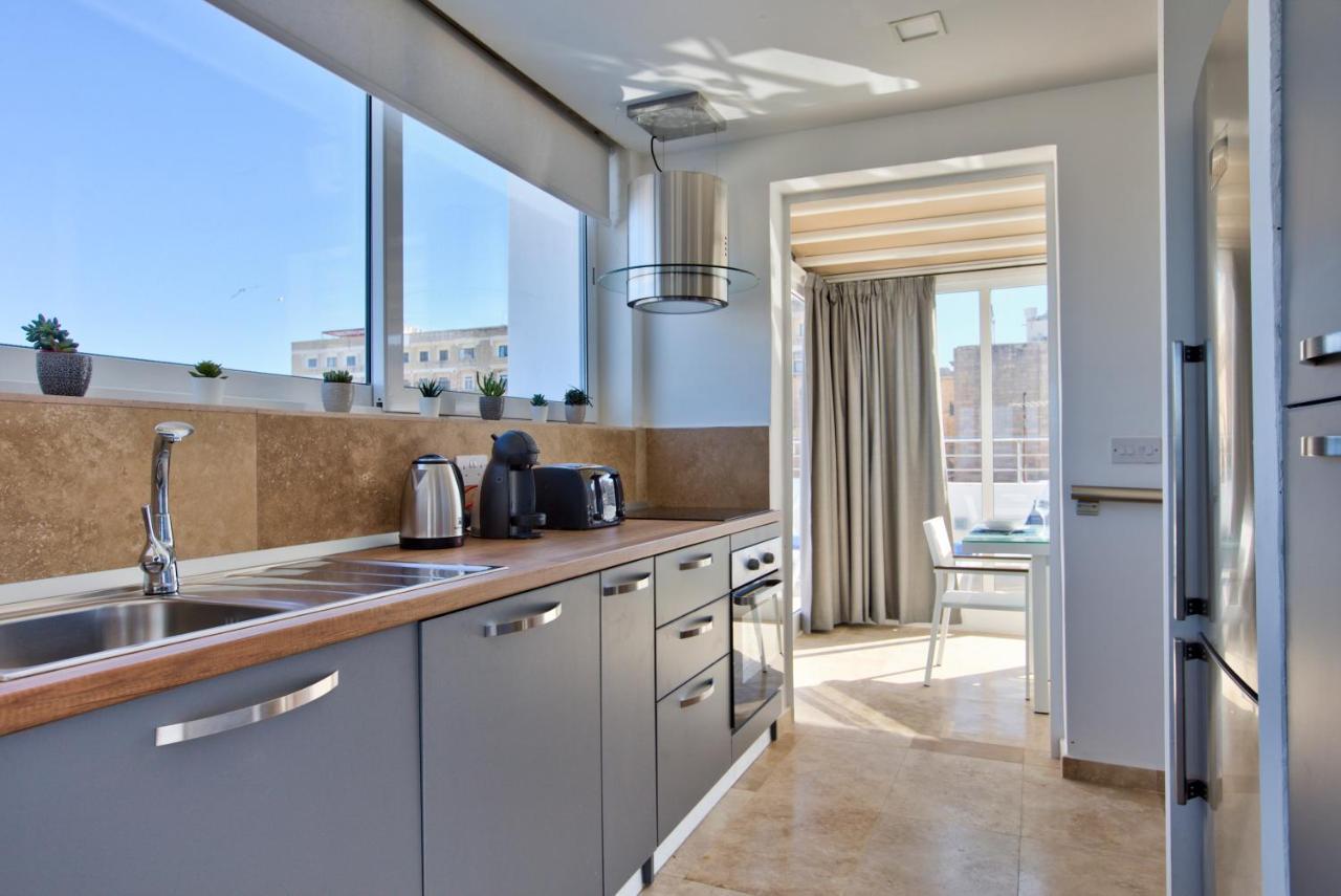 Valletta Luxury 4-Bedroom Duplex With Stunning Sea Views Private Terrace And Jacuzzi Valeta Exterior foto