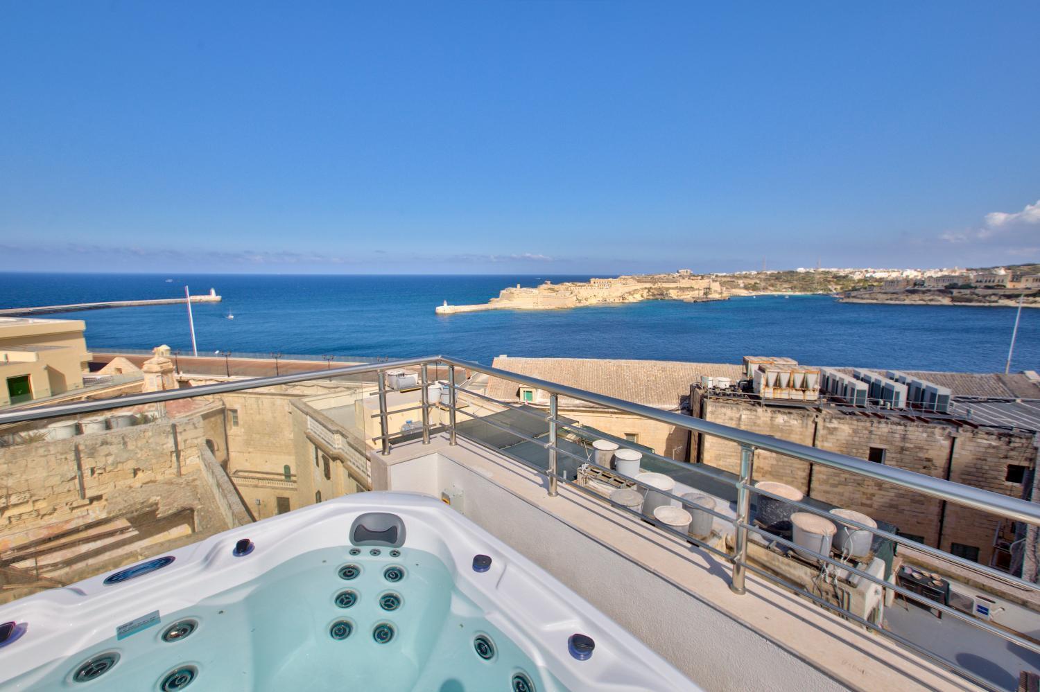 Valletta Luxury 4-Bedroom Duplex With Stunning Sea Views Private Terrace And Jacuzzi Valeta Exterior foto